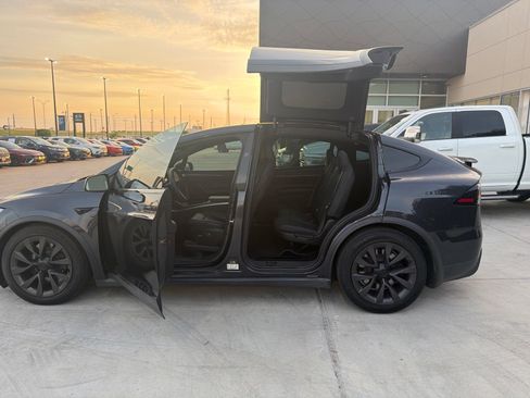 Used 2024 Tesla Model X AWD/4WD image 9