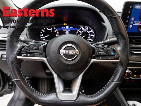 Used 2023 Nissan Altima 2.5 SV w/ SV Premium Package FWD image 10