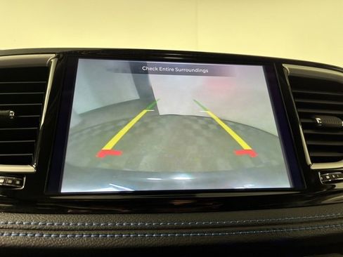 Used 2021 Chrysler Pacifica Touring-L image 29