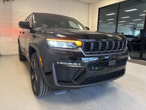 New 2026 Jeep Grand Cherokee Limited AWD/4WD image 9