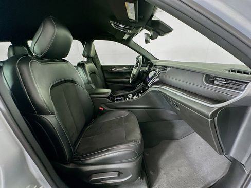 Used 2022 Jeep Grand Cherokee L Altitude image 32