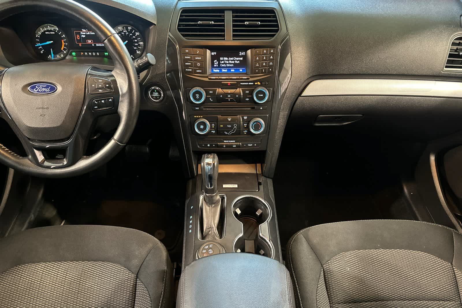 Used 2017 Ford Explorer XLT AWD/4WD image 4