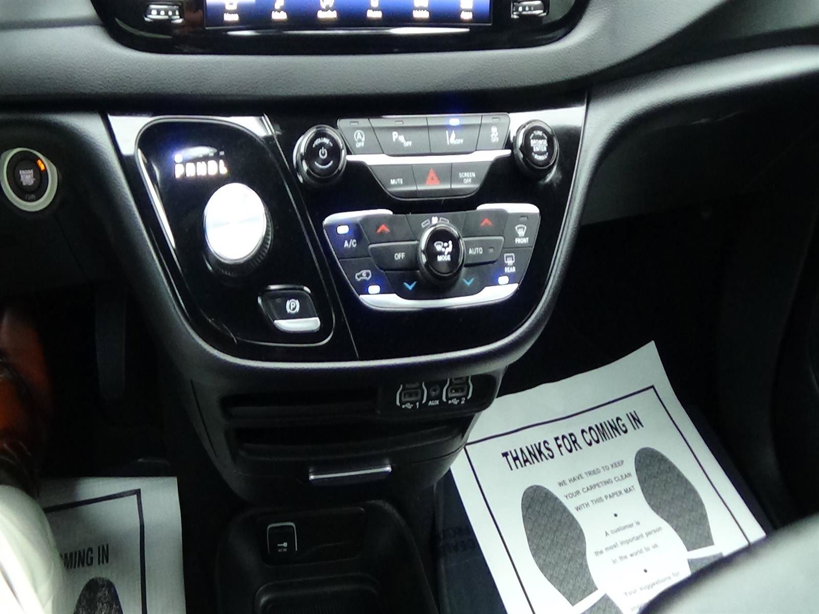 Certified 2025 Chrysler Pacifica Select FWD image 24