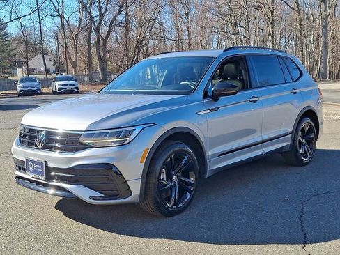 Certified 2023 Volkswagen Tiguan SE R-Line image 5