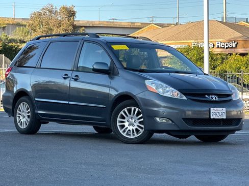 Used 2010 Toyota Sienna XLE image 8
