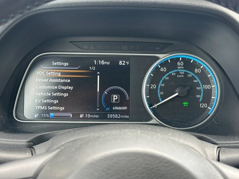 Used 2018 Nissan Leaf SV w/ SV Technology Package FWD image 26