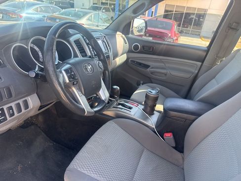 Used 2014 Toyota Tacoma PreRunner w/ SR5 Package image 10