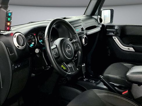 Used 2015 Jeep Wrangler Rubicon AWD/4WD image 16