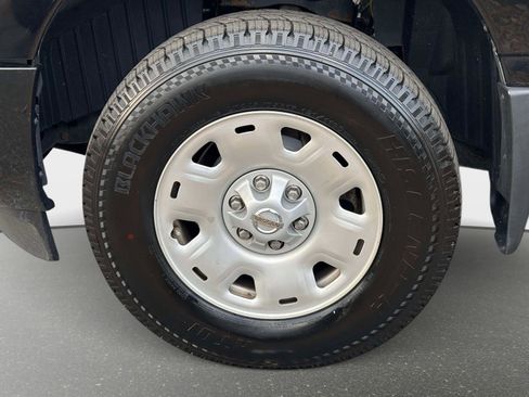 Used 2022 Nissan Titan S image 9