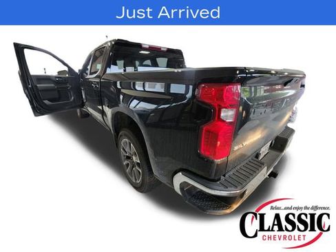 Used 2022 Chevrolet Silverado 1500 LT w/ Safety Package RWD image 7