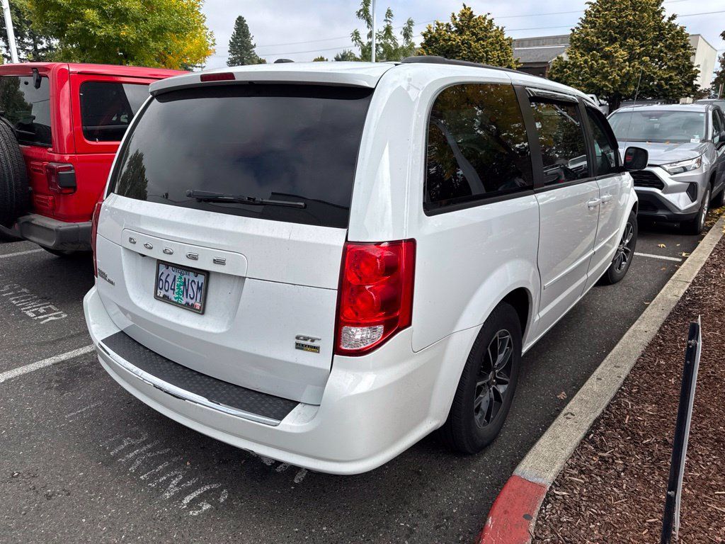 Used 2017 Dodge Grand Caravan GT FWD image 3