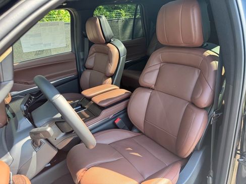 New 2025 Lincoln Navigator L Reserve image 27