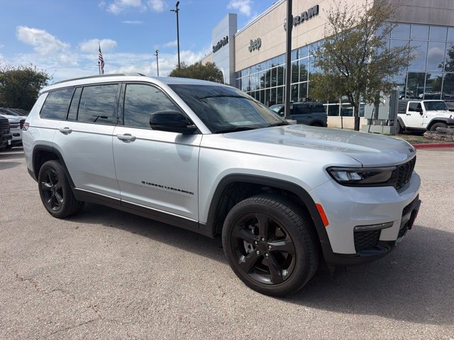 Used 2023 Jeep Grand Cherokee L Limited w/ Black Appearance Package AWD/4WD image 1