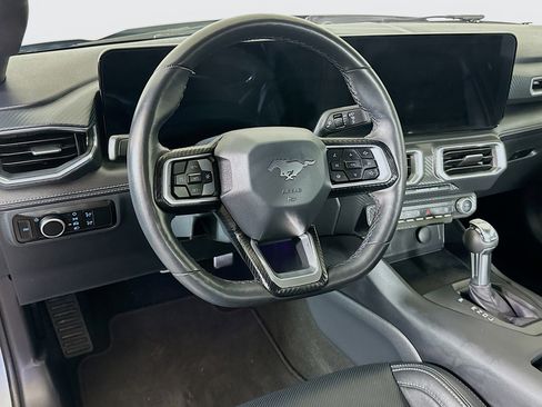 Used 2025 Ford Mustang Premium image 18