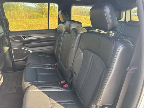 Used 2024 Jeep Wagoneer Series II w/ Flexible Seating Group image 13