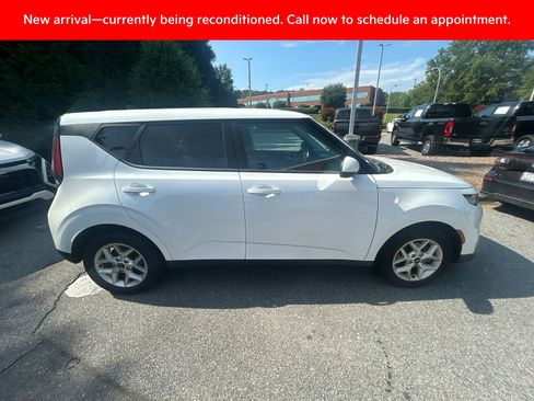 Used 2024 Kia Soul LX w/ Option Group 015 FWD image 4