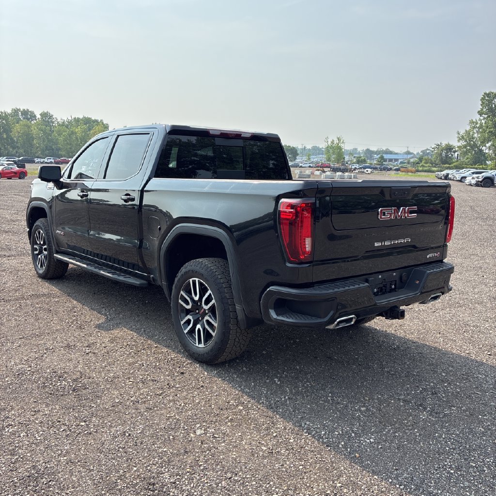 Used 2024 GMC Sierra 1500 AT4 w/ Technology Package AWD/4WD image 4