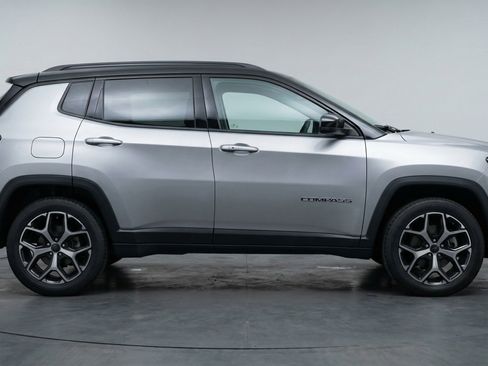 Used 2025 Jeep Compass Limited AWD/4WD image 11
