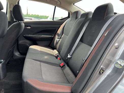 Used 2022 Nissan Versa SR FWD image 22