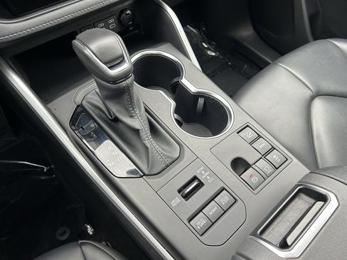 Certified 2024 Toyota Highlander XLE image 21