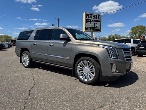 Used 2019 Cadillac Escalade ESV Platinum AWD/4WD image 2
