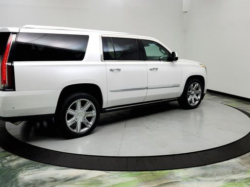 Used 2018 Cadillac Escalade ESV Premium Luxury image 5