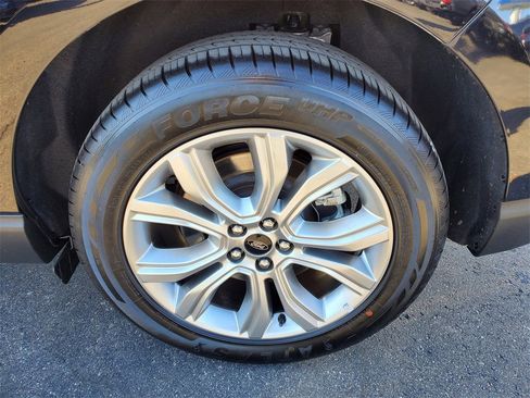 Used 2024 Ford Edge Titanium image 36