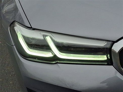 Used 2023 BMW 530i xDrive w/ Premium Package image 9