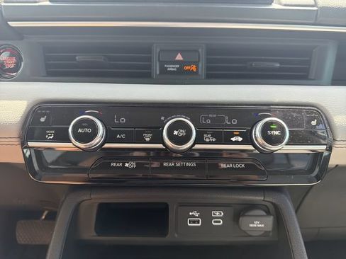 Used 2025 Honda Pilot Touring image 32