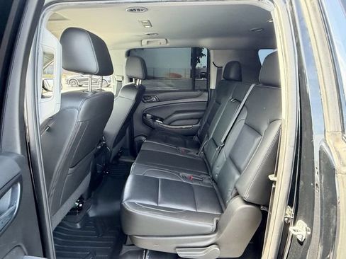 Used 2020 Chevrolet Suburban LT w/ Luxury Package RWD image 12