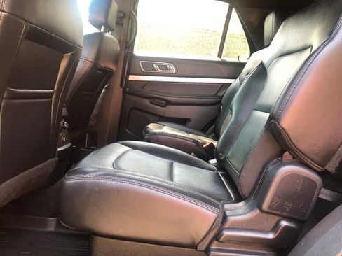 Used 2017 Ford Explorer XLT w/ Equipment Group 202A image 29