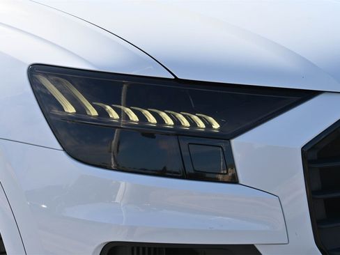 Used 2023 Audi Q8 Premium image 24