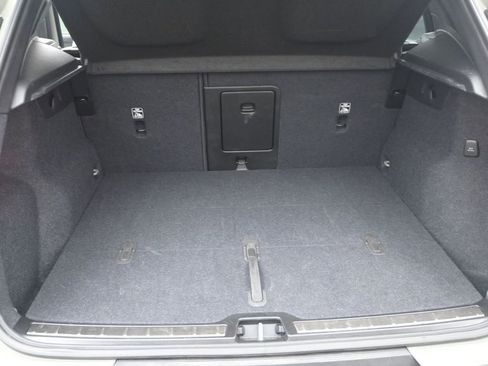 Used 2025 Volvo XC40 B5 Plus image 14