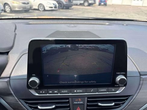 Used 2024 Nissan Altima 2.5 SV FWD image 22