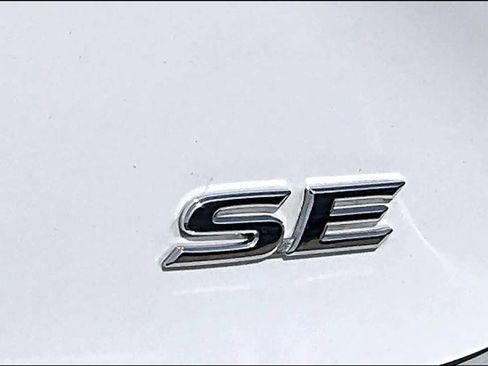 Used 2025 Toyota Camry SE image 10