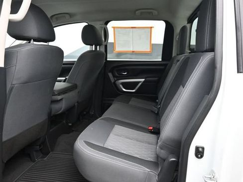 Used 2022 Nissan Titan SV AWD/4WD image 10