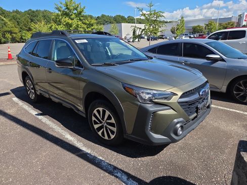 Used 2024 Subaru Outback Premium AWD/4WD image 1