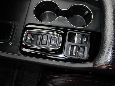 Used 2025 Honda Pilot TrailSport image 29