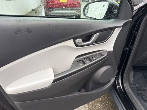 Used 2023 Hyundai Kona SE w/ Cargo Package image 18