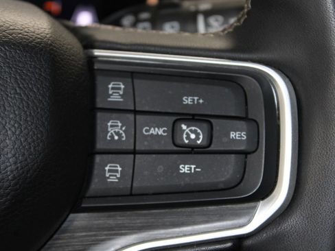 Used 2024 Jeep Wagoneer Series III AWD/4WD image 39