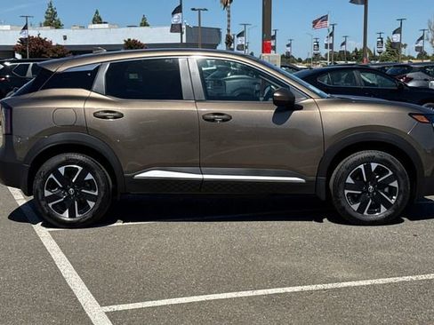 New 2025 Nissan Kicks SV image 3