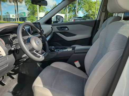 Used 2021 Nissan Rogue SV image 11