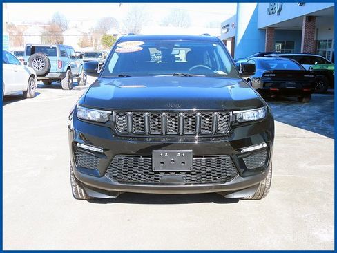 Certified 2023 Jeep Grand Cherokee Limited w/ Black Appearance Package image 2