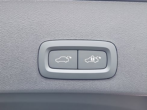 New 2026 Volvo XC40 B5 Ultra w/ Protection Package Premier image 13