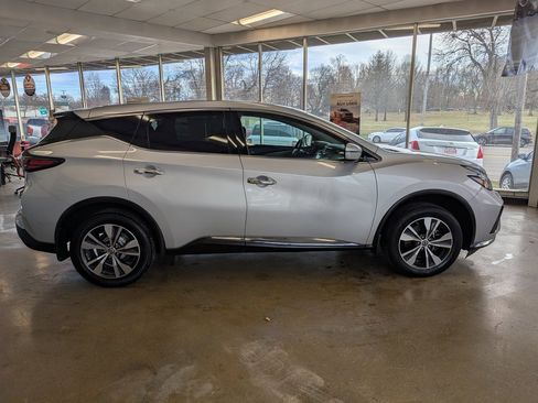 Used 2019 Nissan Murano S image 4