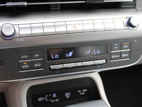 Used 2025 Hyundai Kona SEL image 22