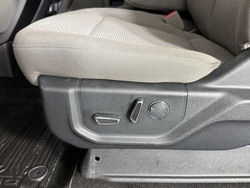 Used 2018 Ford F150 XLT w/ Equipment Group 302A Luxury AWD/4WD image 36
