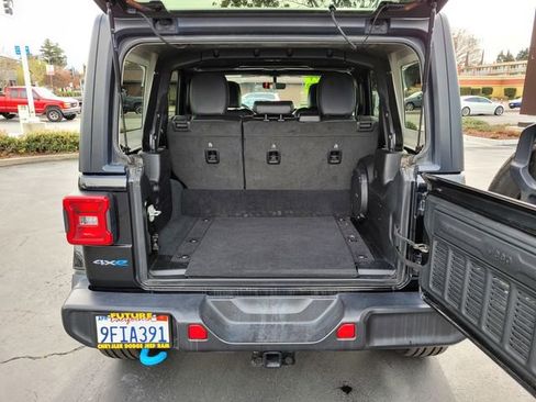Used 2023 Jeep Wrangler Unlimited Sahara image 12