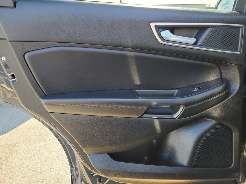Used 2024 Ford Edge SEL w/ Convenience Package AWD/4WD image 11
