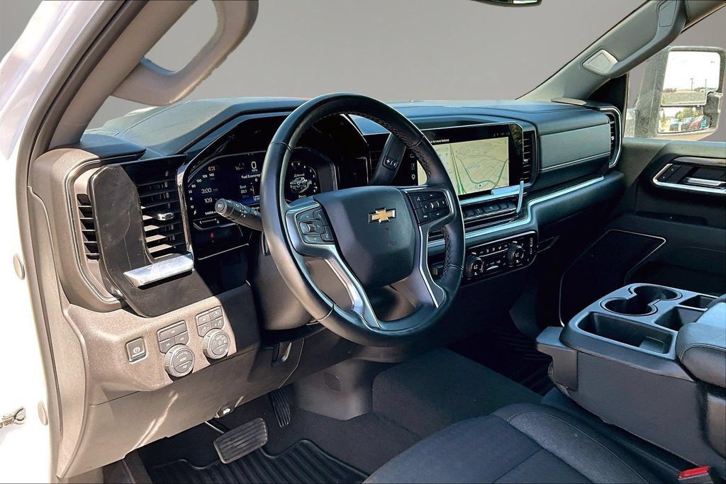 Used 2025 Chevrolet Silverado 3500 LT w/ Safety Package AWD/4WD image 18